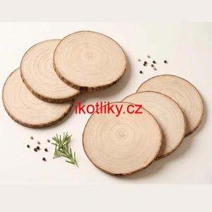 Sada 6 dřevěných podnosů z přírodního plátku dřeva s kůrou Ø 20–24 cm