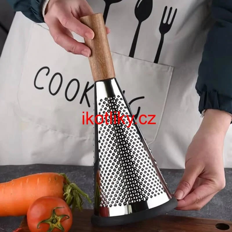 Struhadlo s rukojetí z akáciového dřeva