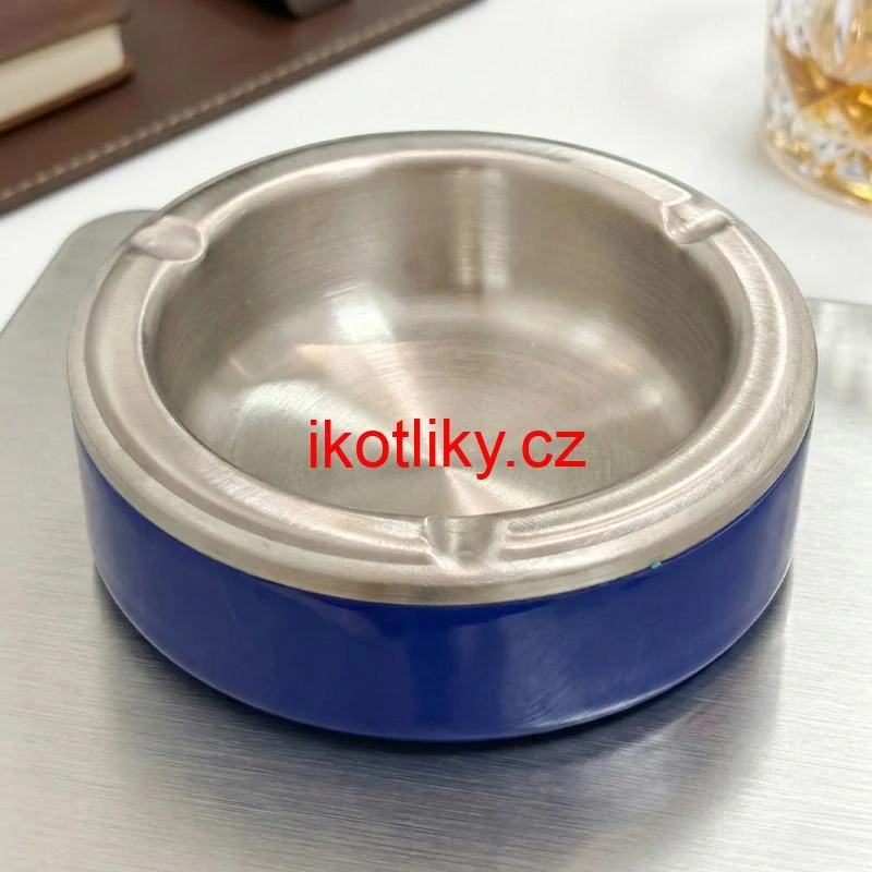 Odolný kovový popelník z nerezové oceli (3 barvy)