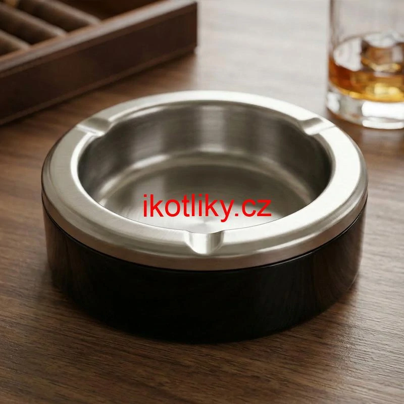 Odolný kovový popelník z nerezové oceli (3 barvy)