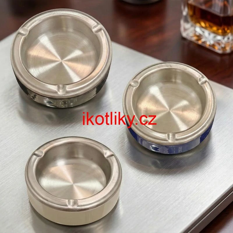 Odolný kovový popelník z nerezové oceli (3 barvy)